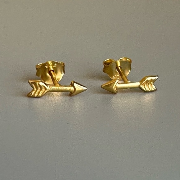 14k Gol Vermeil Arrow Stud Earrings Minimalist Tiny Arrows - Picture 4 of 12